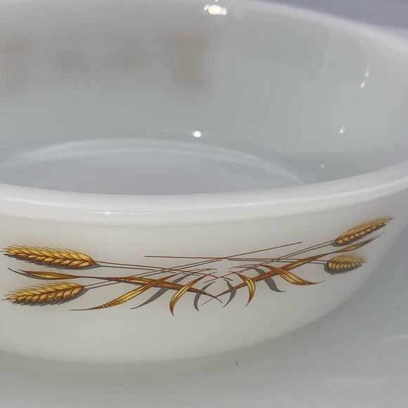Anchor Hocking Fire-King Golden Wheat 1-1/2 Quart 467 Milk Glass Baking Dish - Picture 5 of 8